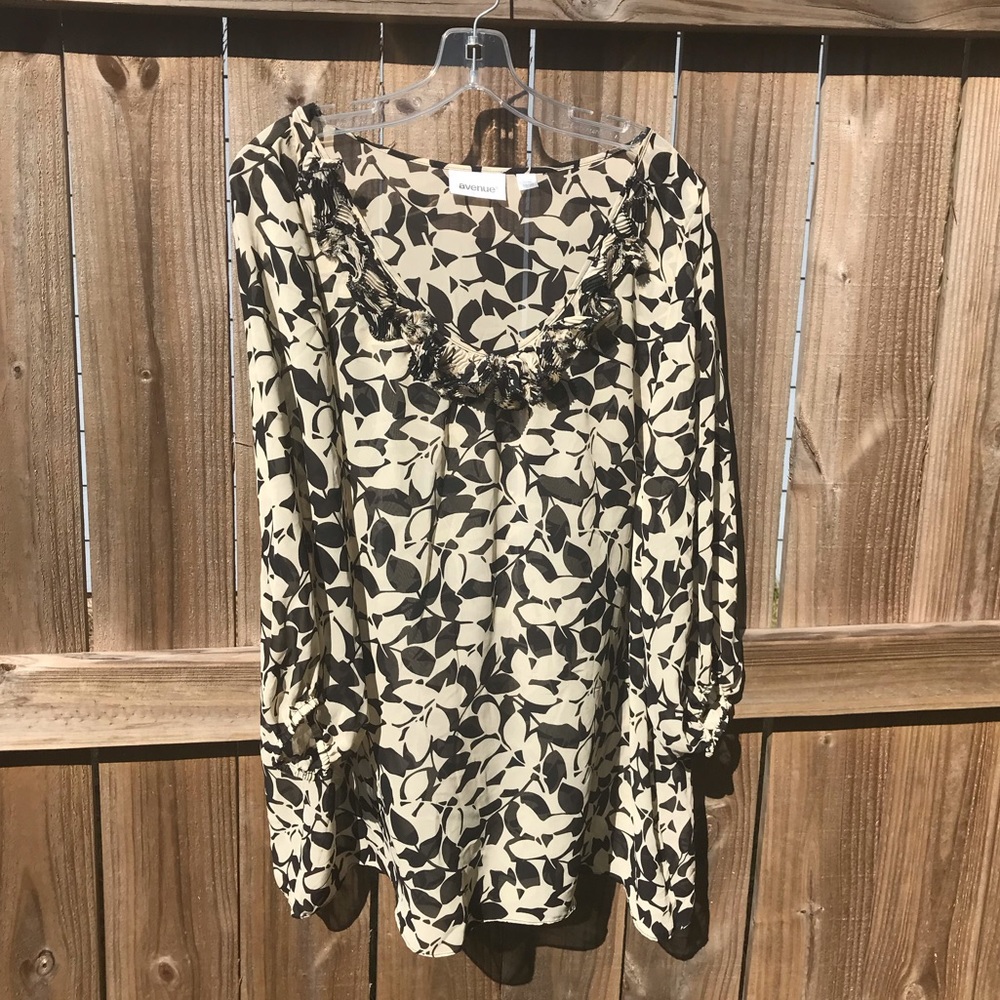 Avenue 18/20 lovely floral black and tan three-quarter length sleeve blouse